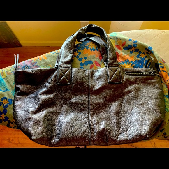 Francesco Biasia shoulder bag, rich leather, soft. Gun powder color.